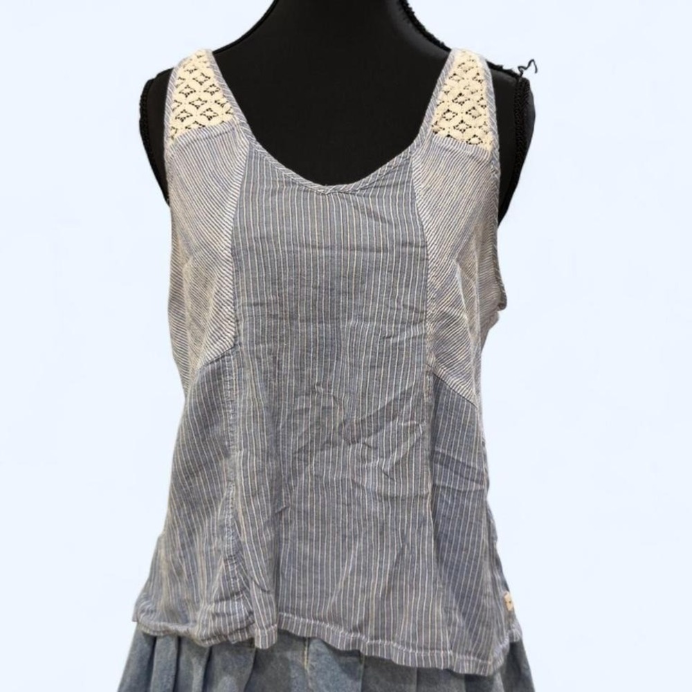 Blue &‎ white striped lace trim tank by Hollister summer, beach days, layering